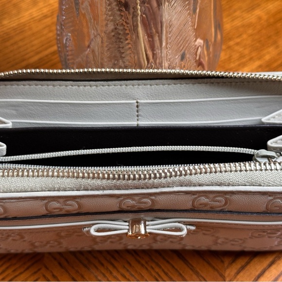 Gucci Gray Embossed Wallet - Picture 7 of 9